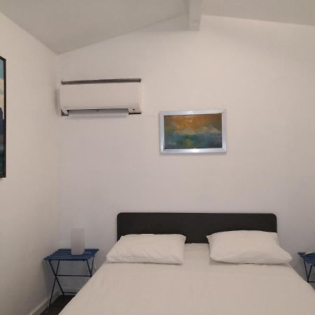 La petite maison de Lingling Mornas Extérieur photo