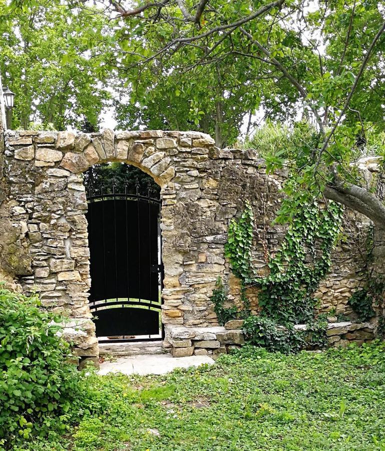 La petite maison de Lingling Mornas Extérieur photo