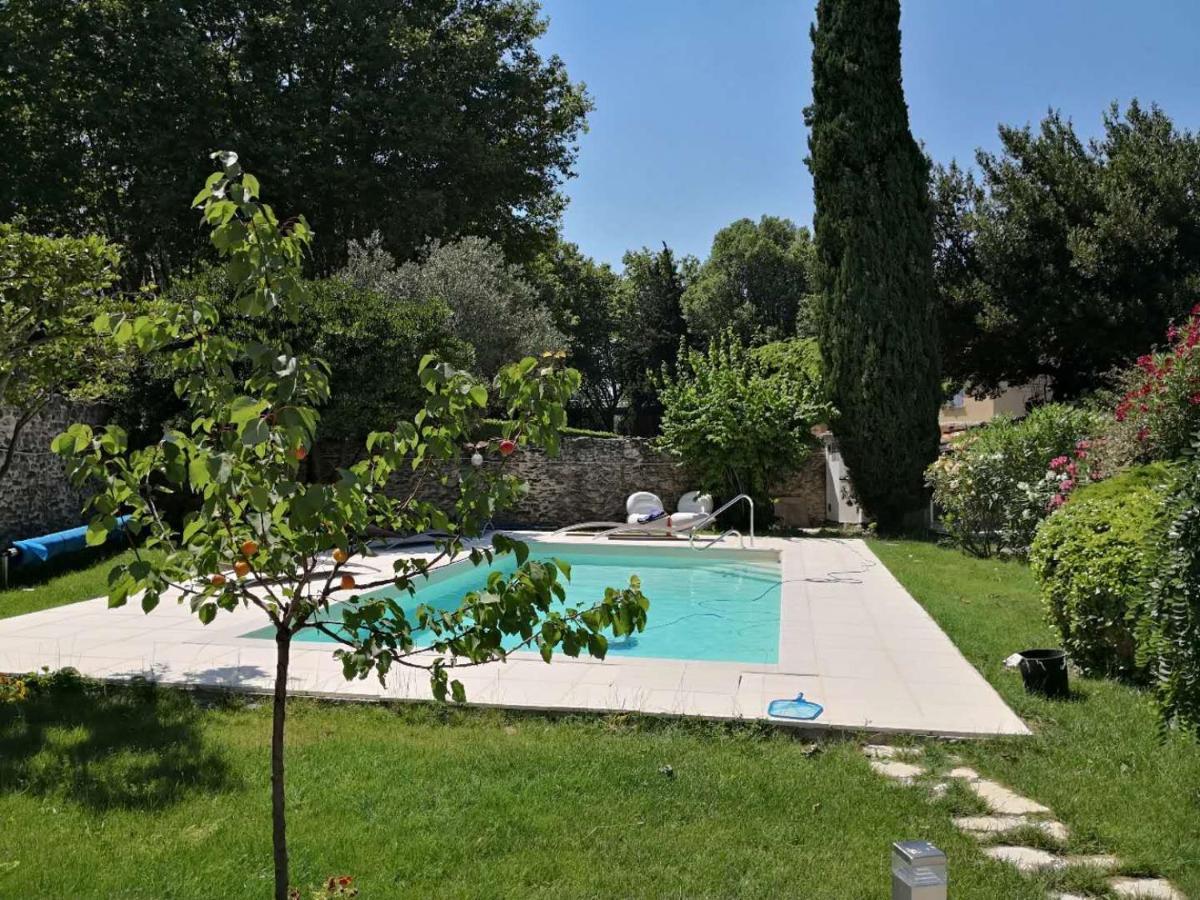 La petite maison de Lingling Mornas Extérieur photo