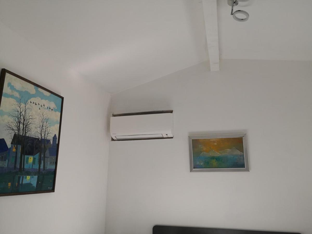 La petite maison de Lingling Mornas Extérieur photo