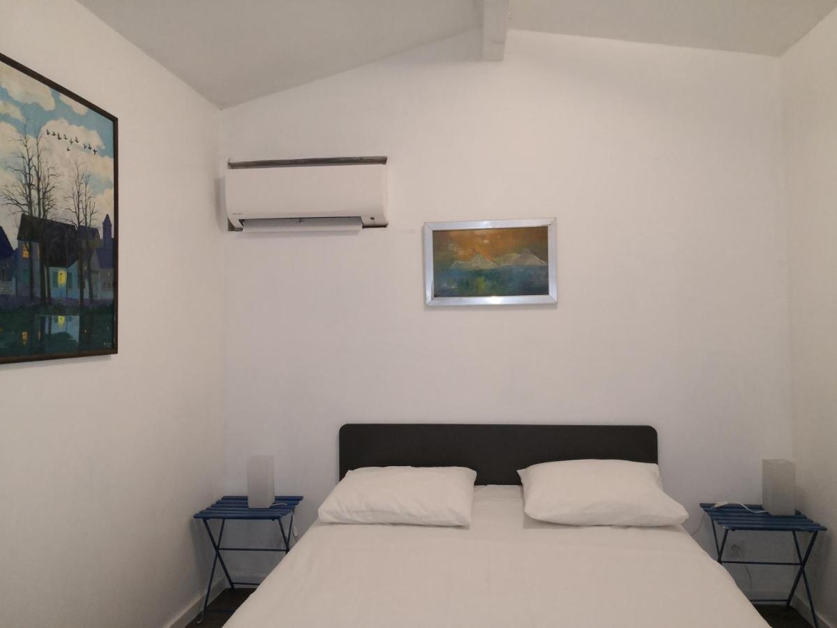 La petite maison de Lingling Mornas Extérieur photo